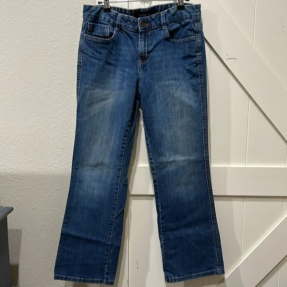 Calvin Klein jeans. Size 8. Great condition.Waist 15” flat. Inseam 28”.Rise 9.5” - Picture 3 of 4